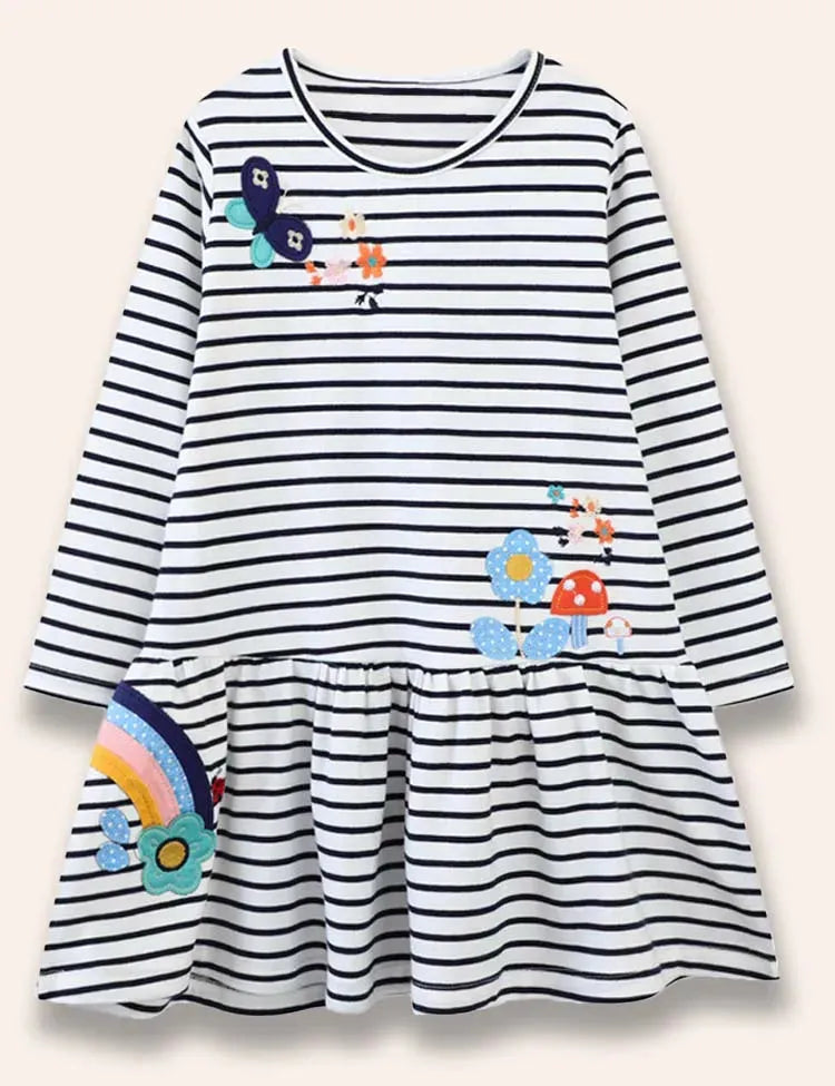 فستان مخطط مزين بزهرة الفراشة