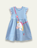 Kleid mit Einhorn-Streifen und fliegenden Ärmeln