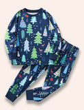 Pijama azul con estampado de árbol de Navidad