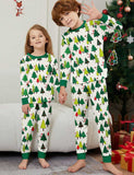 Passender Familien-Pyjama mit Weihnachtsbaum-Motiv, komplett bedruckt