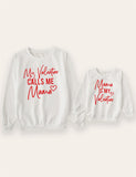 Langarm-Sweatshirt mit Aufdruck „Mama und ich zum Valentinstag“.