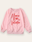 Langarm-Sweatshirt mit Aufdruck „Mama und ich zum Valentinstag“.