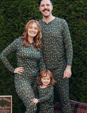 Passender Familien-Pyjama mit weihnachtlichem Feder-Print