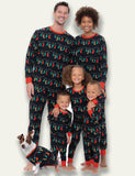 Passende Pyjama-Sets für die ganze Familie mit Weihnachtsdruck