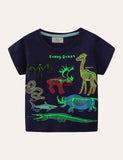 Camiseta con estampado de mundo animal resplandeciente