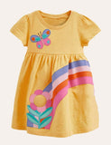 Kleid mit Regenbogen-Schmetterlings-Applikation