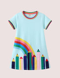 Kleid mit Regenbogen-Bleistiftapplikation
