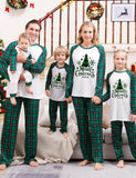 Pyjama assorti pour la famille avec lettres à carreaux et imprimés d'arbre de Noël